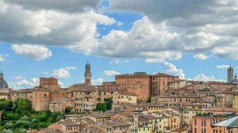 Siena – (Piazza del Sale)